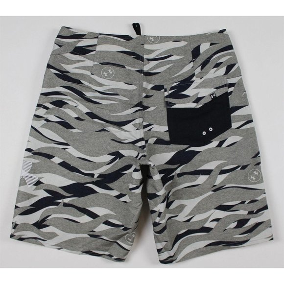 NEW Under Armour Bergwind Camo Boardshorts MENS 32 - Picture 6 of 7